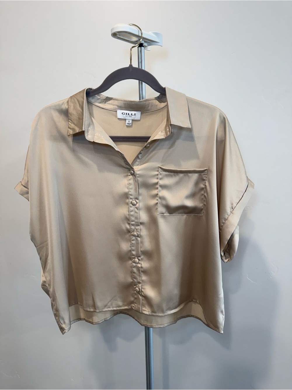 Gilli Satin Short-Sleeve Button-Down Top in Champagne Beige